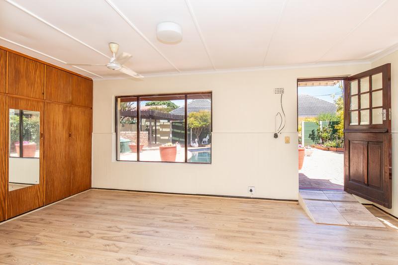 5 Bedroom Property for Sale in Bergvliet Western Cape